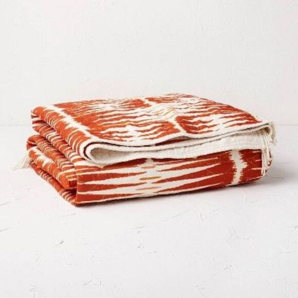 King Printed with Fringe Groove Print Quilt White/ White/Burnt Orange - Picture 1 of 3